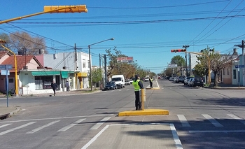 Comenzó a funcionar el semáforo de Sarmiento y Alsina Imagen de la nota: Comenzó a funcionar el semáforo de Sarmiento y Alsina