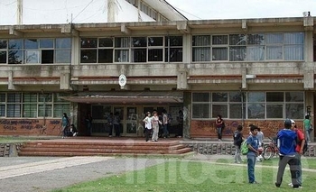 Feria de artesanos a beneficio del ex colegio Nacional Imagen de la nota: Feria de artesanos a beneficio del ex colegio Nacional