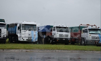Imagen de la nota: Transportistas de cereales protestan en 51 y 226 