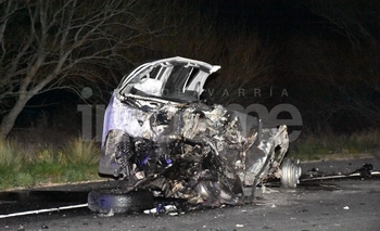 La camioneta habría invadido el carril del colectivo Imagen de la nota: La camioneta habría invadido el carril del colectivo