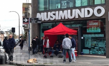 Imagen de la nota: Musimundo: segundo día de vigilia y ninguna respuesta