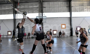 Imagen de la nota: La fiesta del Maxivóley comenzó con muchísimos partidos