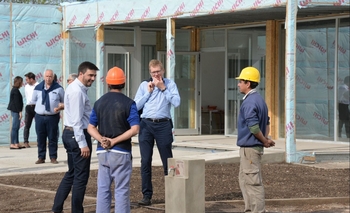 Curutchet recorrió la sucursal del Bapro en el PIO Imagen de la nota: Curutchet recorrió la sucursal del Bapro en el PIO