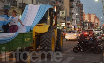 Imagen de la nota: La caravana en adhesión a la “Marcha del Millón” llegó al centro