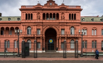 Imagen de la nota: El gobierno pasó a planta permanente a casi 400 empleados