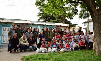 Imagen de la nota: Estudiantes de las Secundaria Nº 17 realizaron una jornada de plogging