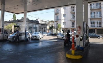 Imagen de la nota:  “Desde este jueves subirían un 5% los combustibles”