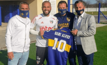 Imagen de la nota: Dani Alves abandonaría San Pablo: ¿pensará en Boca?