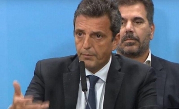 Massa aclaró que los legisladores no podrán comprar dólares Imagen de la nota: Massa aclaró que los legisladores no podrán comprar dólares