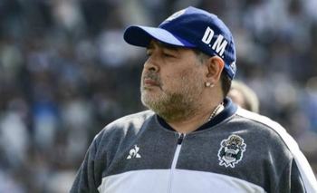 Imagen de la nota: Alarma: Maradona será hisopado este mediodía 