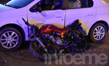 Imagen de la nota: Fuerte accidente entre un auto y una moto