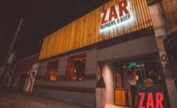 Murió una joven al explotar un centro de mesa en un bar Imagen de la nota: Murió una joven al explotar un centro de mesa en un bar