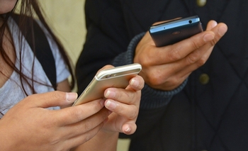 Imagen de la nota: Covid: el virus podría sobrevivir hasta 28 días en celulares