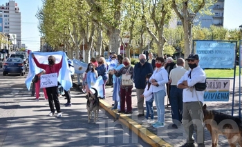Masivo banderazo del 12-O en Olavarría: fotos y videos Imagen de la nota: Masivo banderazo del 12-O en Olavarría: fotos y videos