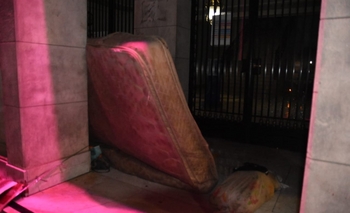 Imagen de la nota: Destrozos en el acampe: 