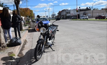 Imagen de la nota: Un motociclista hospitalizado tras chocar con un auto