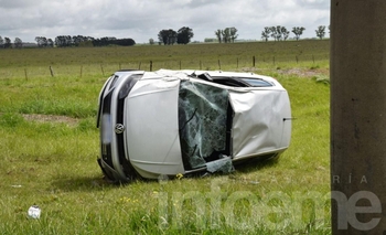 Imagen de la nota: Volcó un auto en el camino a Sierra Chica