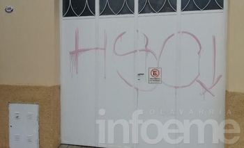 Mariano Moreno: denuncian pintadas en portones y vidrieras Imagen de la nota: Mariano Moreno: denuncian pintadas en portones y vidrieras
