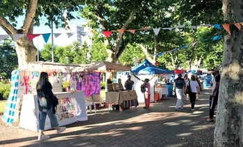 Imagen de la nota: Comienza la feria de artesanos en la plaza central