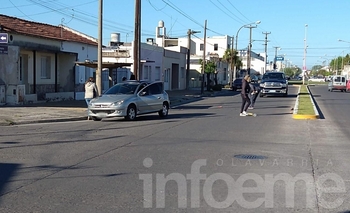 Imagen de la nota: Un motociclista se fue rengueando luego de chocar