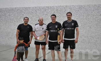 Imagen de la nota: Pareja de pelotaris de Estudiantes compitieron en Bolívar