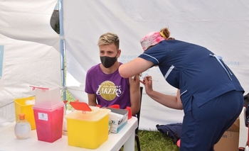 Imagen de la nota: Continúa la aplicación de dosis contra el COVID 