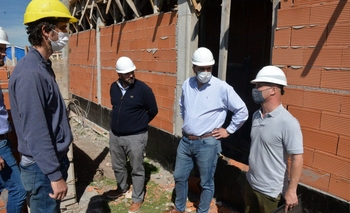 Imagen de la nota: El Intendente recorrió las obras de la pista de atletismo