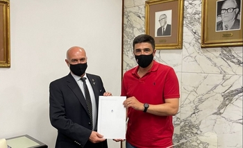 Imagen de la nota: “Pudimos firmar la escritura para la Facultad de Medicina”