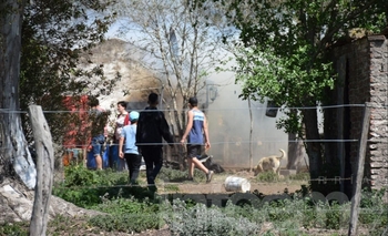 Golpearon a un abusador y le prendieron fuego la casa Imagen de la nota: Golpearon a un abusador y le prendieron fuego la casa