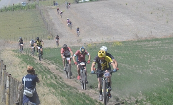 Imagen de la nota: “Tour de Olavarría”: Messineo y Pérez festejaron en 60K