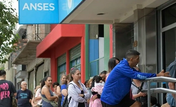 Imagen de la nota: Refuerzo para Trabajadores Informales: A partir de esta semana comenzó el pago de la primera cuota