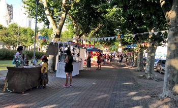 Este domingo habrá una feria de artesanos en el Paseo Jesús Mendía Imagen de la nota: Este domingo habrá una feria de artesanos en el Paseo Jesús Mendía