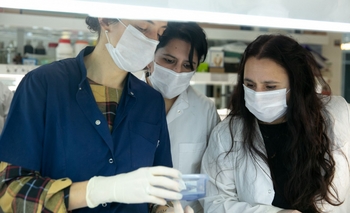 Imagen de la nota: La ANMAT aprobó la primera vacuna contra el Covid completamente argentina