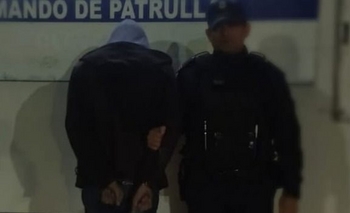 Robó pertenencias de un auto y quiso huir pero lo atraparon a las cuadras Imagen de la nota: Robó pertenencias de un auto y quiso huir pero lo atraparon a las cuadras