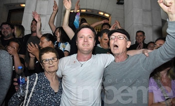 Imagen de la nota: Multitudinaria caravana y festejos en la plaza central: “Maxi es intendente”