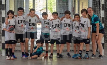 Fiesta “albinegra” con una nueva edición del “Handball Futuro” Imagen de la nota: Fiesta “albinegra” con una nueva edición del “Handball Futuro”