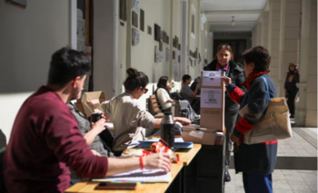 Acuerdan un bono de $195.000 por trabajar en las Elecciones 2025 Imagen de la nota: Acuerdan un bono de $195.000 por trabajar en las Elecciones 2025