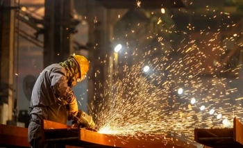 Imagen de la nota: La Provincia en la era Milei: registran la caída de puestos de trabajo registrados