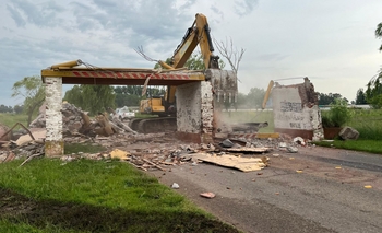 Imagen de la nota: Demuelen el limitador de altura del Camino de los Peregrinos