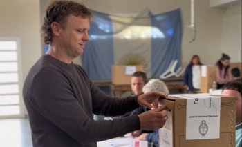 Elecciones 2025: El intendente Maximiliano Wesner emitió su voto Imagen de la nota: Elecciones 2025: El intendente Maximiliano Wesner emitió su voto