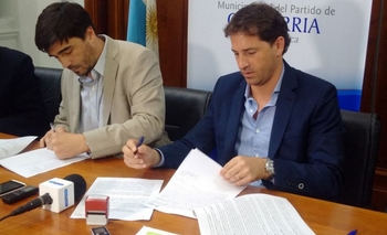 Imagen de la nota: Anunciaron reinicio de obras en barrio Pickelado y entregaron viviendas