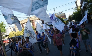 Nuevamente marcharon contra la violencia hacia la mujer Imagen de la nota: Nuevamente marcharon contra la violencia hacia la mujer