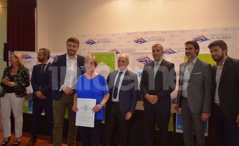 Imagen de la nota: Autoridades encabezaron acto de entrega de Escrituras