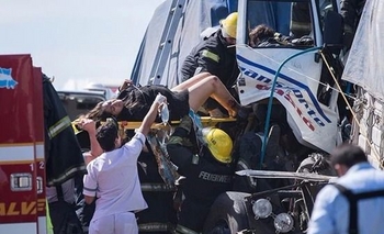 Imagen de la nota: Santa Fe: quedó atrapada en un camión con el cadáver de su esposo
