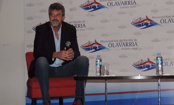 Imagen de la nota: A sala llena se presentó Hugo Conte en Olavarría