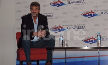 Imagen de la nota: A sala llena se presentó Hugo Conte en Olavarría