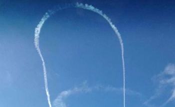 Imagen de la nota: Piloto dibujó pene en el cielo y la Marina de EE.UU pidió disculpas
