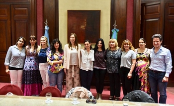 Imagen de la nota: Docentes de Mapis fueron recibidas por Vidal y el ministro de Educación