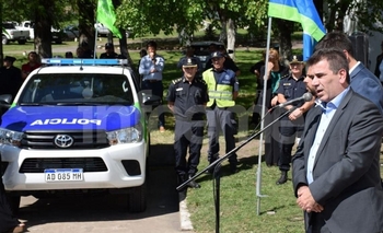 Ritondo entregó nuevos móviles para el Comando de Patrullas Imagen de la nota: Ritondo entregó nuevos móviles para el Comando de Patrullas