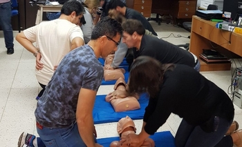 Imagen de la nota: Realizan cursos de RCP previo al inicio de las colonias de verano
